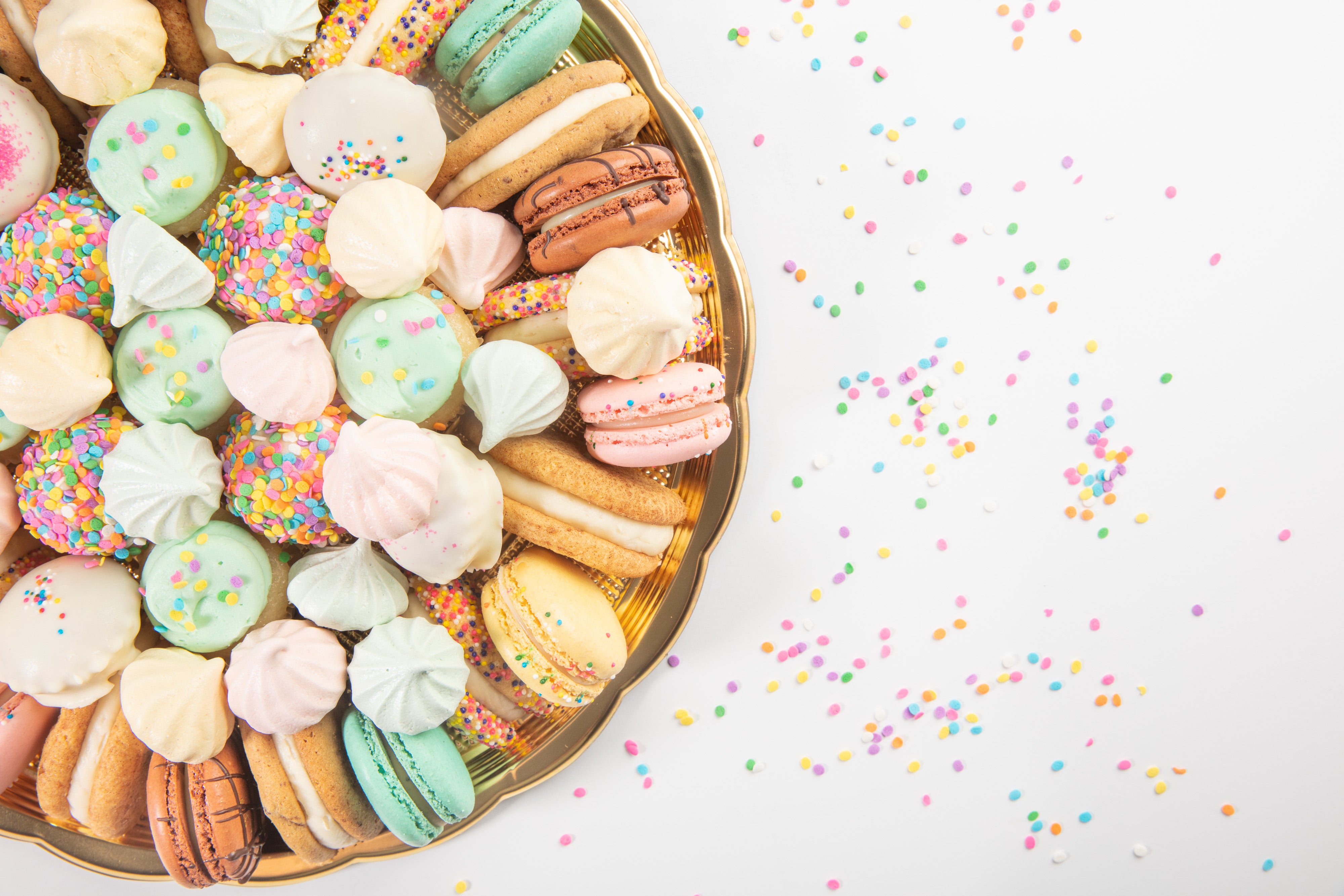 sprinkle party platter with French macarons and meringues