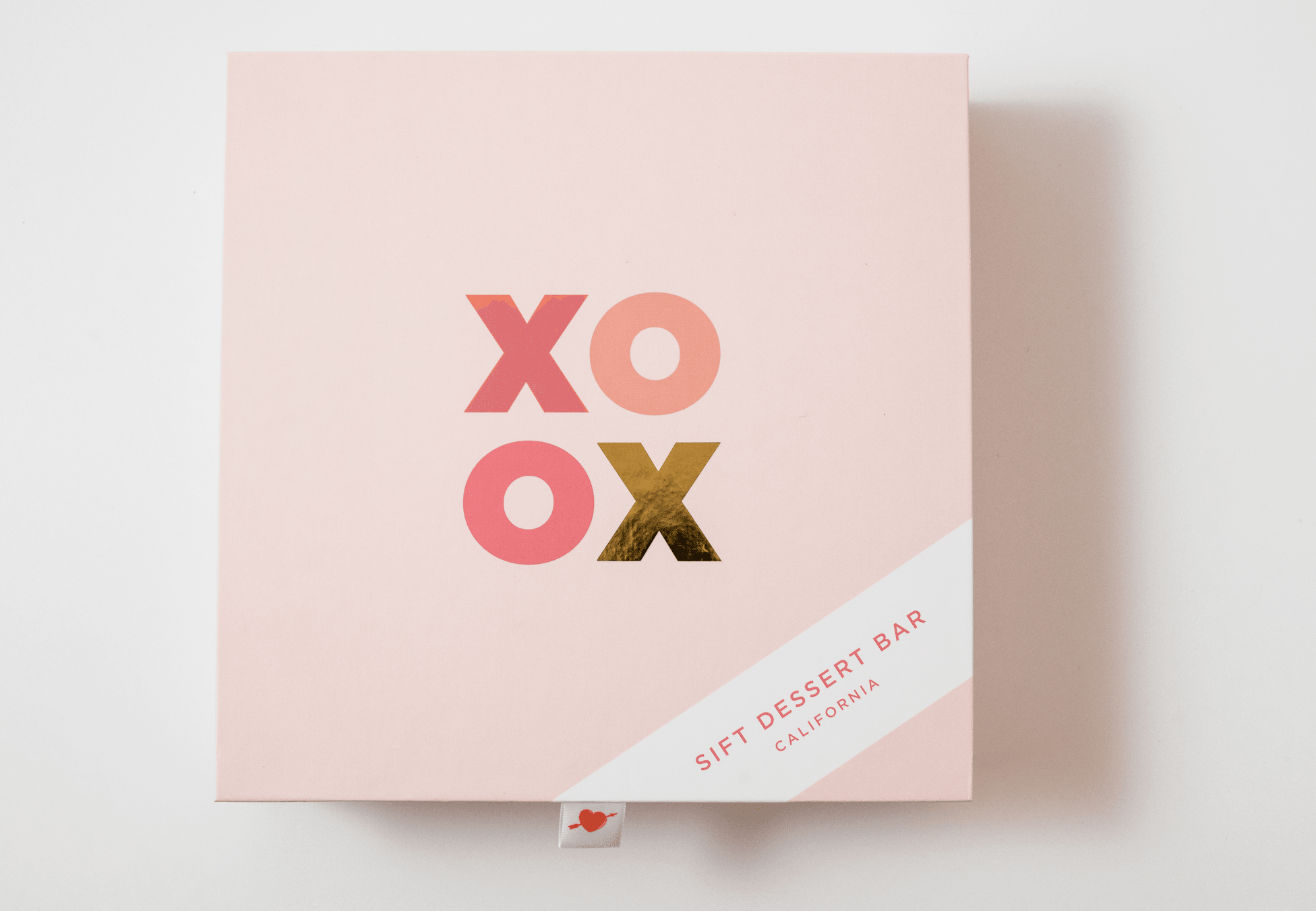 XOXO Large French Macaron Gift Box - Sift Dessert Bar