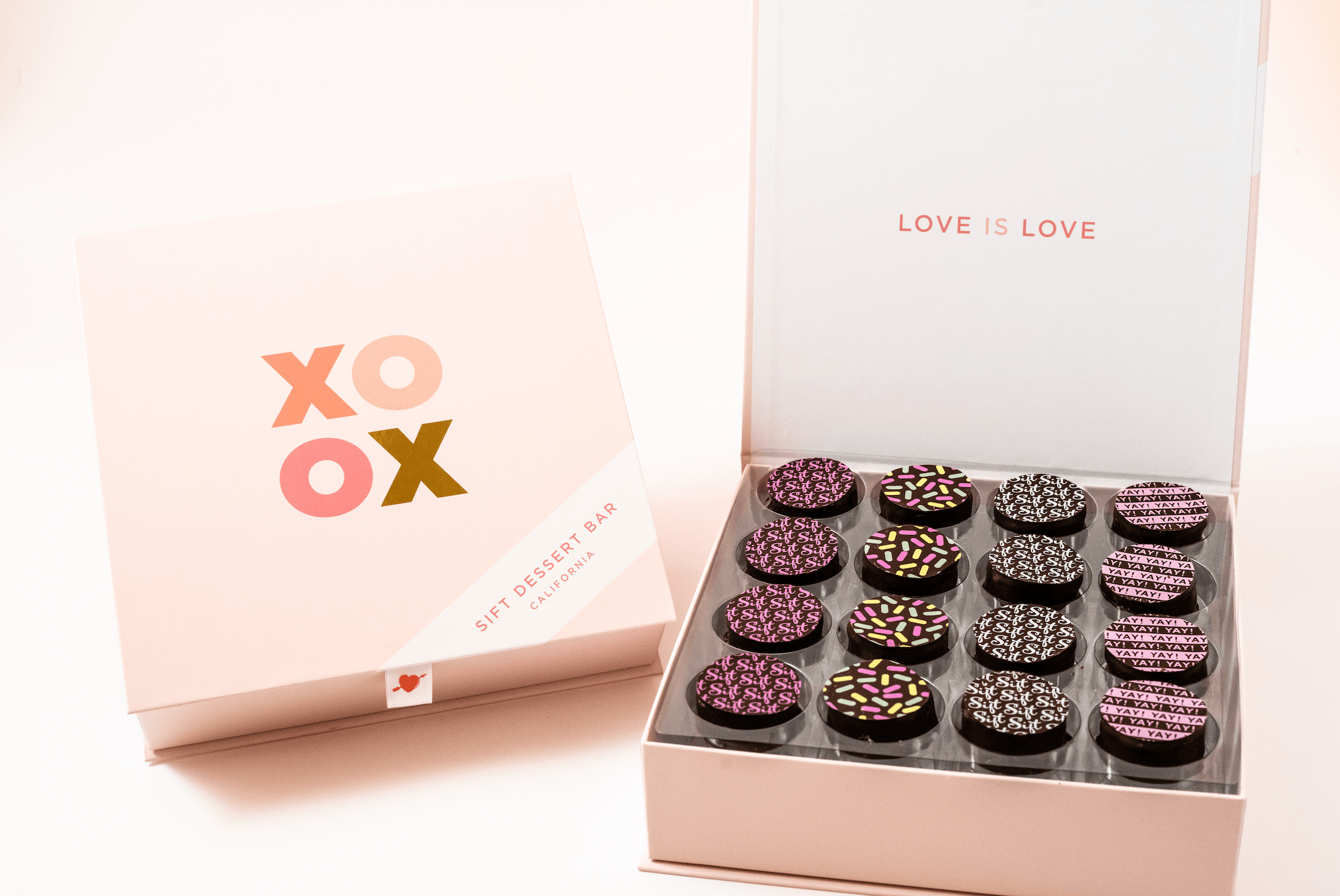 XOXO Large Cruffle Truffle Gift Box - Sift Dessert Bar